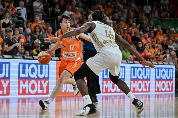 而浓眉与詹 而浓眉与詹