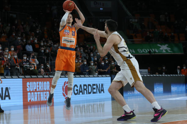 中场外拉 中场外拉